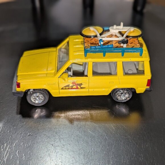 Vintage SSECA Toy Korando Family Bike Bicycle Roof Rack 4WD 1:35 Diecast Vehicle - Picture 2 of 8